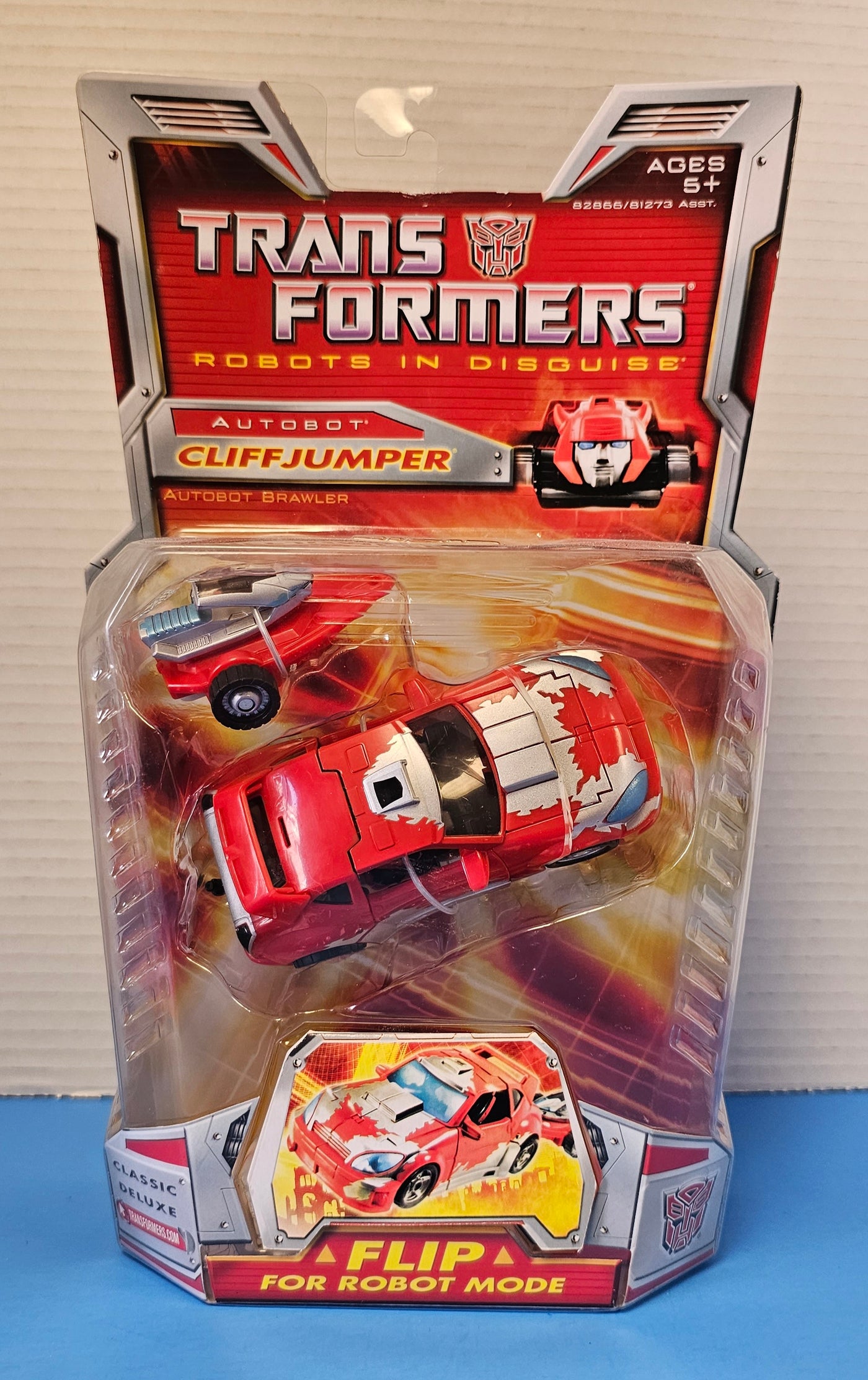 TRANSFORMERS ROBOTS IN DISGUISE CLIFFJUMPER CLASSIC DELUXE FIGURE