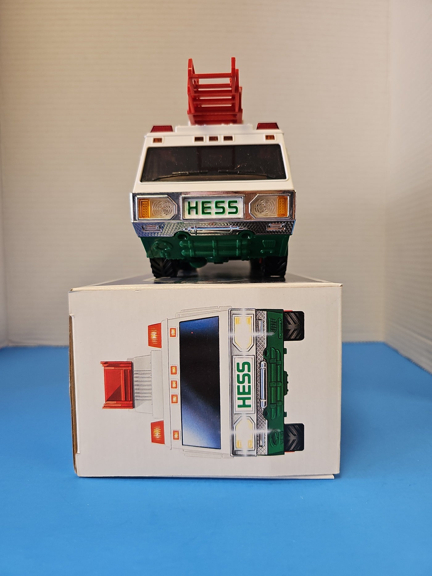 1996 HESS EMERGENCY TRUCK