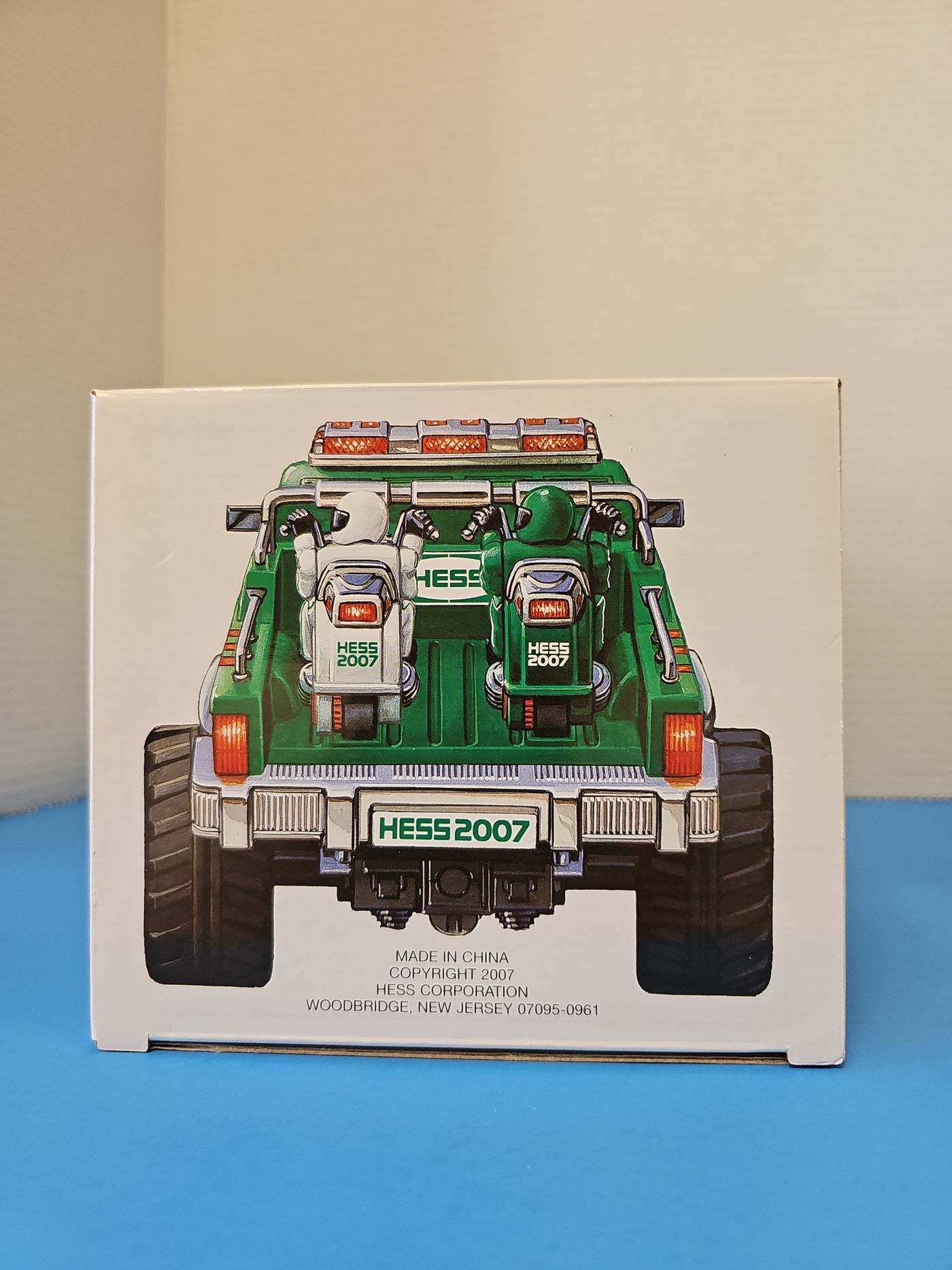 2007 HESS MONSTER TRUCK WITH MOTORCYCLES
