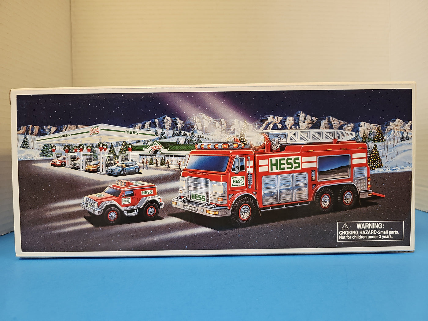 2005 HESS EMERGENCY TRUCK WITH RESCUE VEHICLE