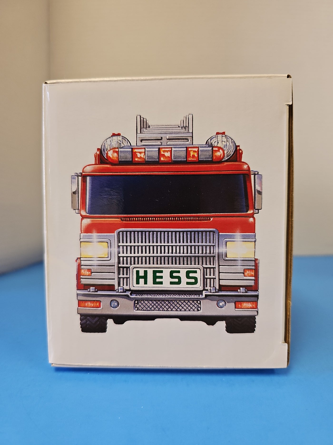 2005 HESS EMERGENCY TRUCK WITH RESCUE VEHICLE