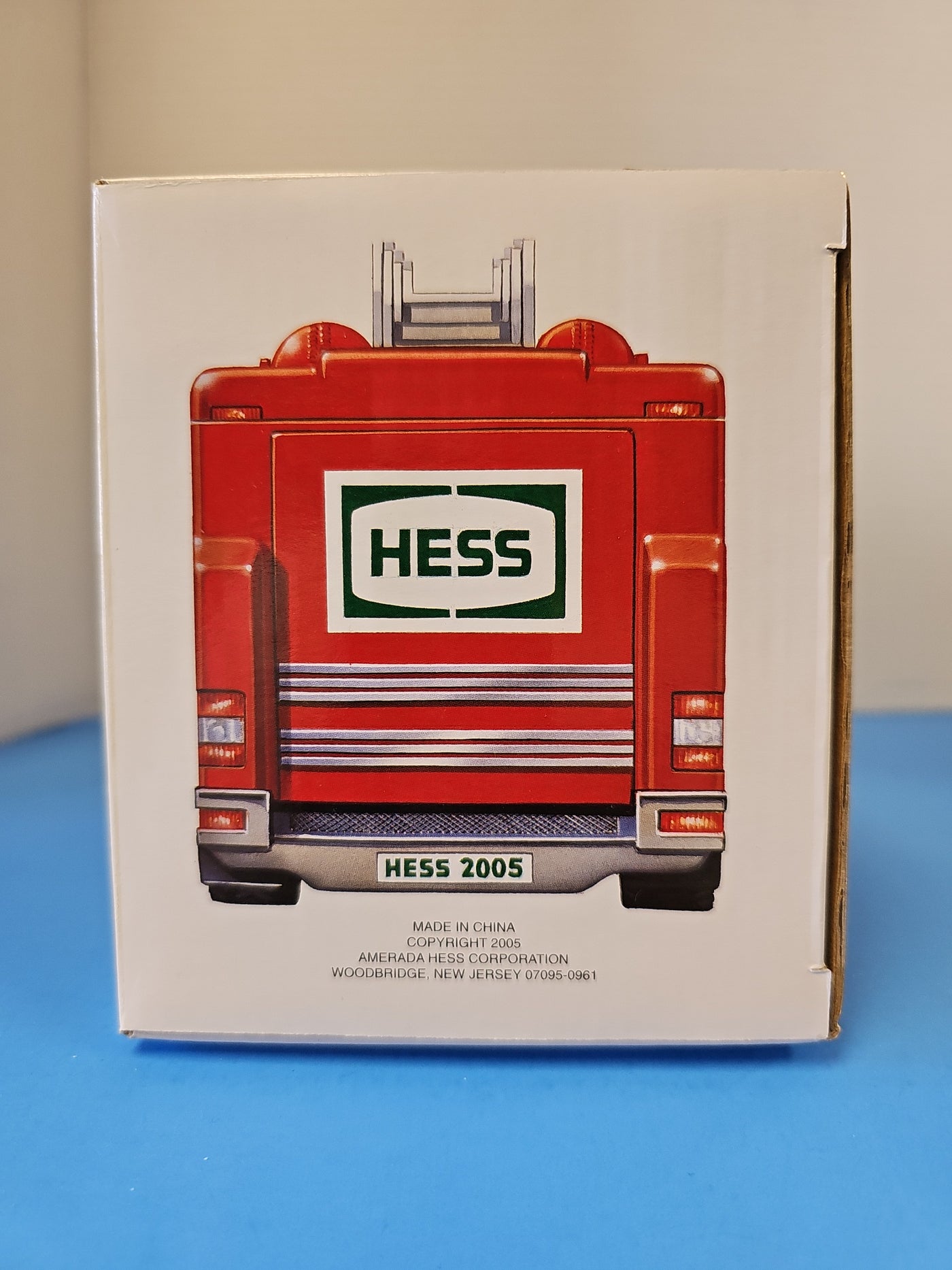 2005 HESS EMERGENCY TRUCK WITH RESCUE VEHICLE