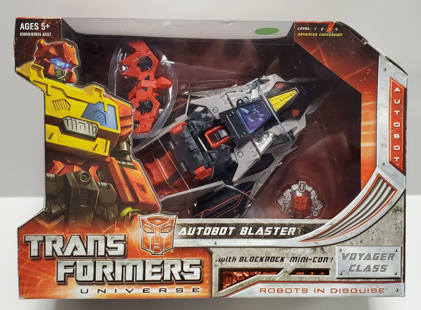 Transformers Universe Voyager Autobot Blaster